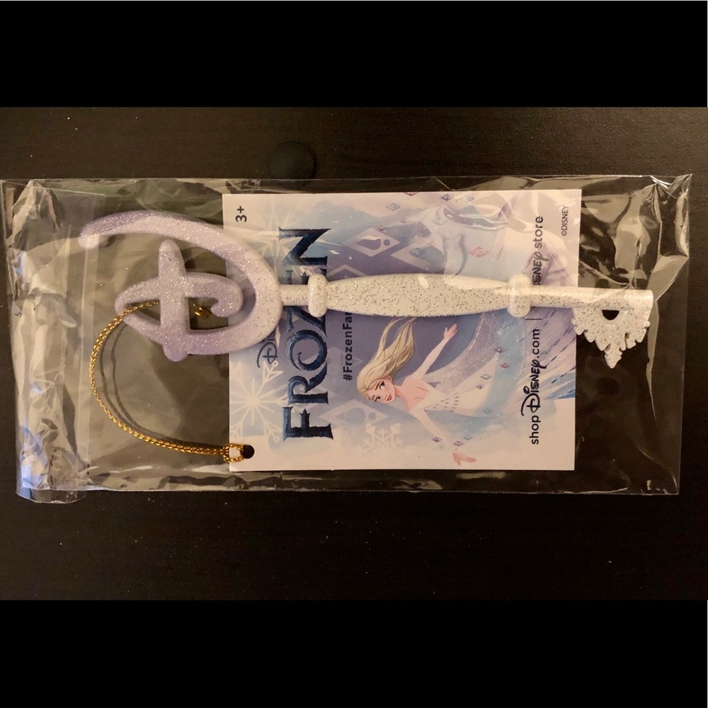 Disney Store Key Frozen